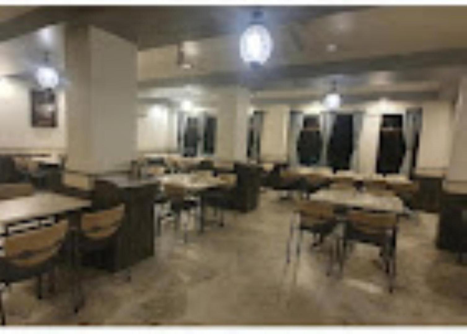 Hotel Pritam Palace , Dhule Екстериор снимка