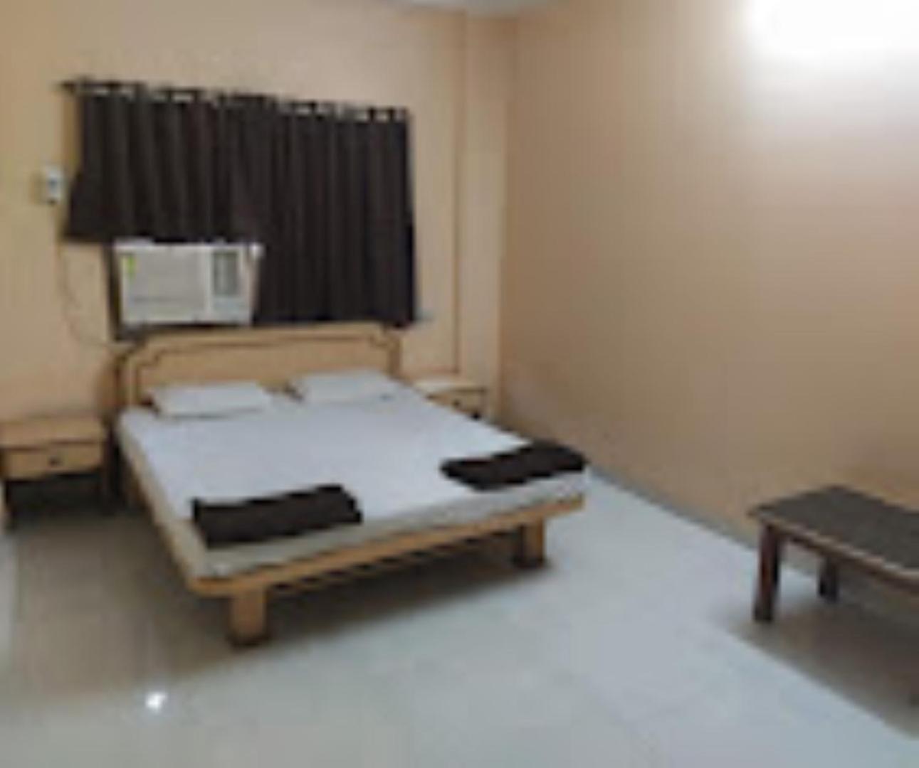 Hotel Pritam Palace , Dhule Екстериор снимка