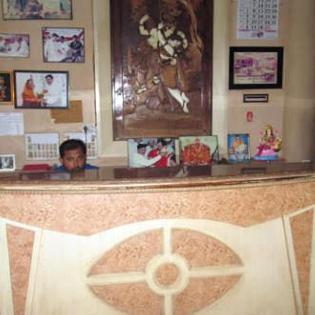 Hotel Pritam Palace , Dhule Екстериор снимка